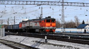 Тепловоз 2ТЭ10М-0714. Отправление на Бийск и электропоезд ЭД9М-0030.