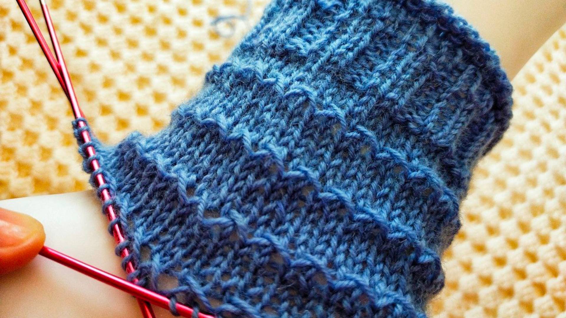 Замените лицевую гладь на этот простой узор / два ряда узора без схемы / вязание для начинающих. смотреть онлайн