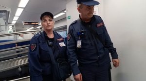 Сторож дагестанец выкинул холодильник из электрички