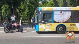 Водитель автобуса протаранил столб на Шолохова.