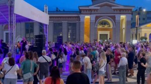 Атмосфера жаркого вечера🔥ВДНХ Рязань 12 июля ‘25 г
На сцене кавер-группа Ганстеры😎😎зажигают💥