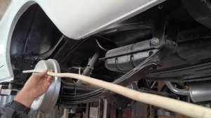 Обработка порогов антикором на ГАЗ 2410. Работа гайковертом с головкой на 22 и сверлом!