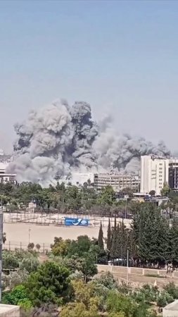 Вид на Президентский дворец в Дамаске после израильских ударов.  По данным израильских СМИ, ЦАХА...