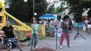 🐟Рыба, песни и танцы: как керчане отмечали День рыбака на набережной