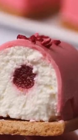 Как приготовить клубничные муссовые пирожные. Подробный рецепт на канале