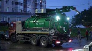 Аварийные службы устраняют подтопление на улице Стрелковой в Мытищах