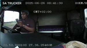 Кто хотел знать как дальнобойщики замесы устраивают? Вот пример ДТП