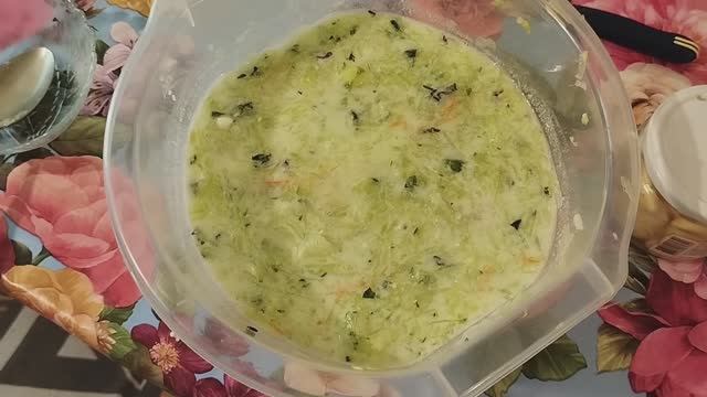 Окрошка из мацони с огурцами