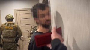 ‼️🇷🇺⚡️В Донецке сотрудники ФСБ задержали предателя за финансирование ВСУ