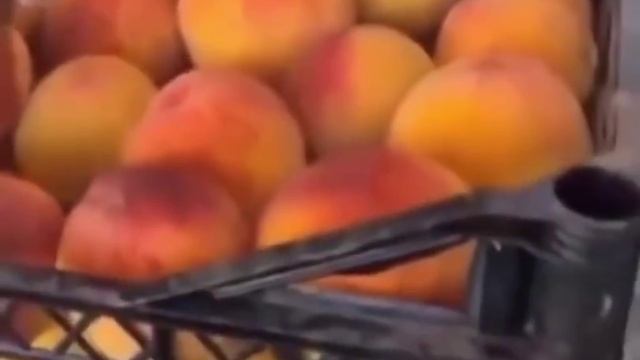 Внимание! Как рыночные торговцы делают персики "зрелыми"