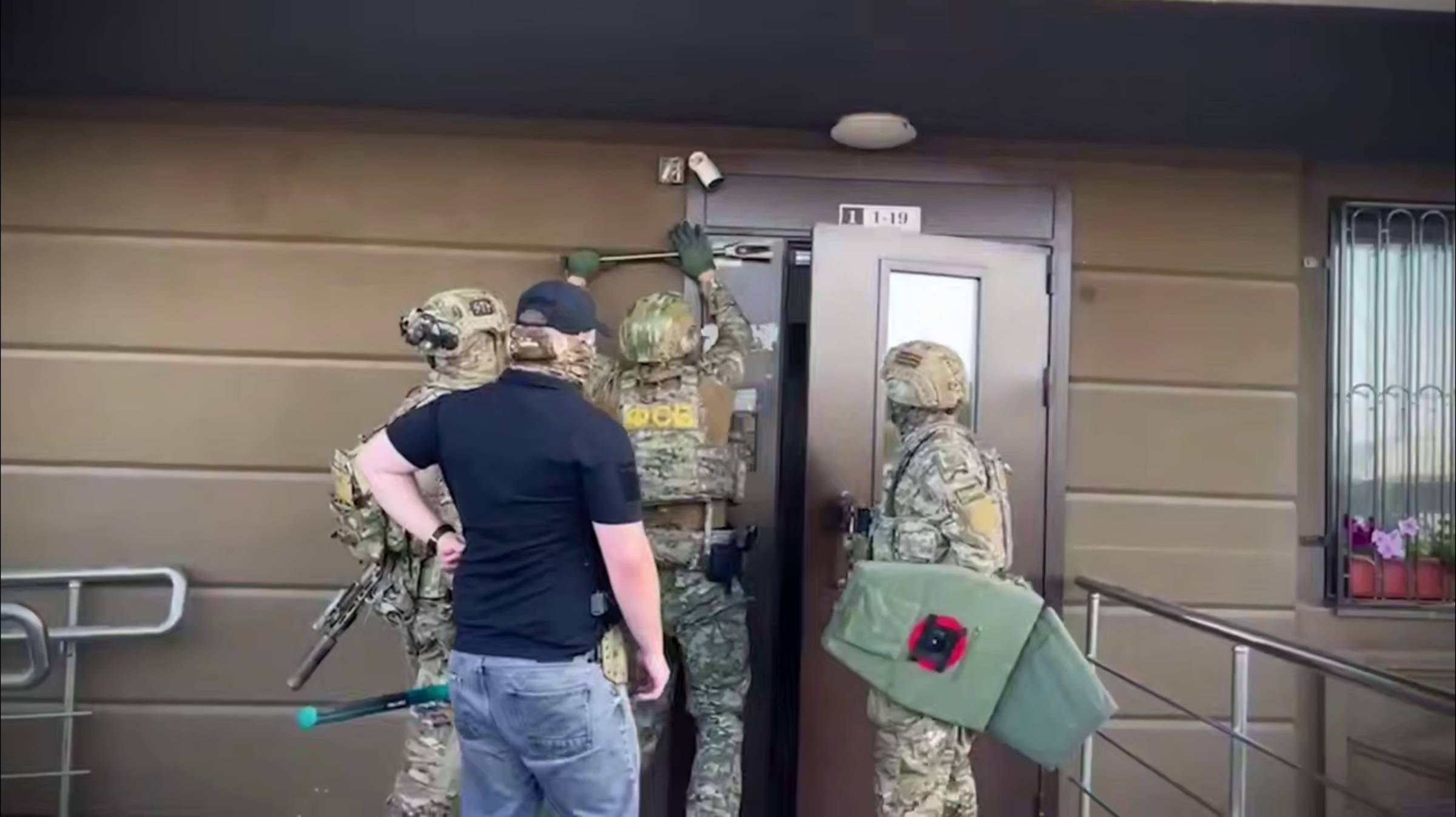 🔴Сотрудники ФСБ задержали в ДНР спонсора ВСУ, с Российским паспортом🔴