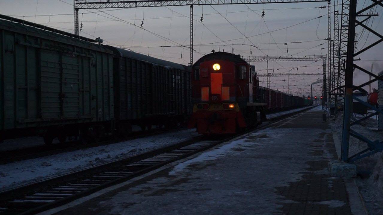 Тепловоз ТЭМ2-6217 резервом с приветливым машинистом.