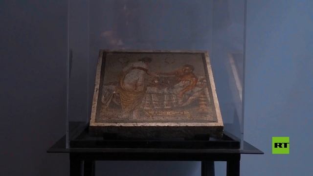 لوحة فسيفساء من العصر الروماني ذات طابع إباحي سرقت خلال الحرب العالمية الثانية تعود إلى بومبي