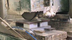 Шлифовка броне-пластины на вакуумных блоках