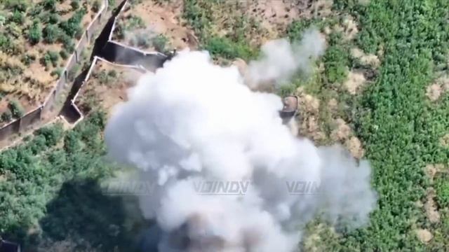 Боец 60 мотострелковой бригады вскрыл ДОТ противника ставшим уже классическим методом использова...