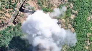 Боец 60 мотострелковой бригады вскрыл ДОТ противника ставшим уже классическим методом использова...