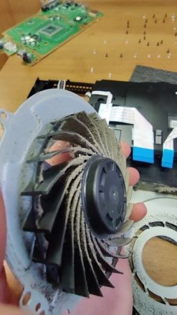 PS4 шумит как турбина самолета