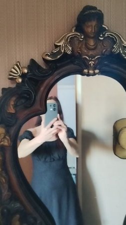 отреставрированное, старинное зеркало