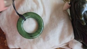 Подвес нефрит _диск Би_ из зеленого сибирского нефрита