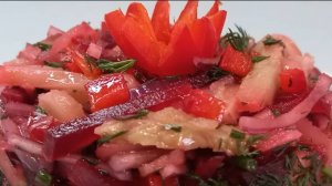 Вот такой винигрет. Простой и вкусный салат в сочетании свеклы с солеными грибами.