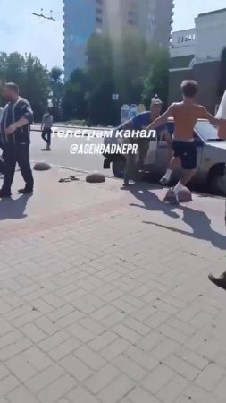 Хроники добровольной бусификации — в Днепропетровске молодежь дала отпор людоловам !!!