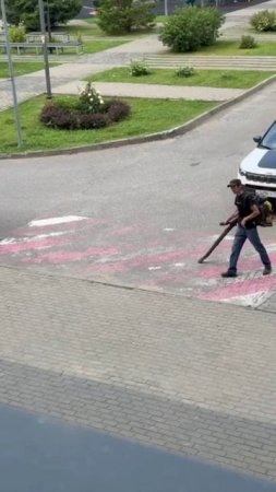 ‼️Жители ЖК «Отрада» пожаловались на коммунальщиков, которые под окнами по утрам «пылесосят» дороги