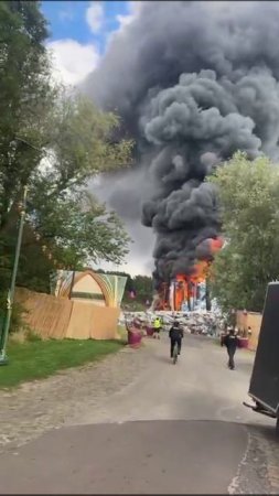 Главная сцена бельгийского музыкального фестиваля Tomorrowland полностью сгорела. Упс. 🔥