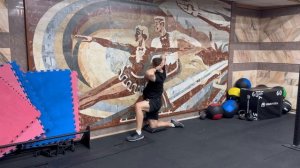 Вращение корпуса стоя в выпаде у стены|Half Kneeling Wall Thoracic Rotation
