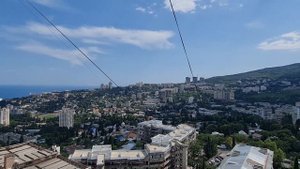 Продается 2-х комнатная с видом на море. Под ремонт.