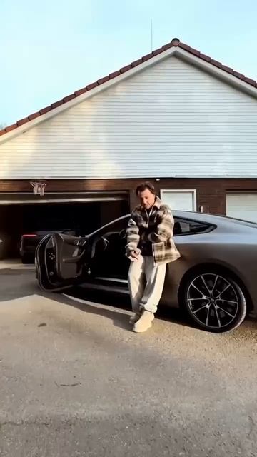 NKEEEI & UNIQE - Она так лезет на рожон [snippet 17.07.2025 смотреть онлайн