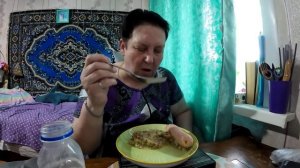 МУКБАНГ ПЮРЕ С ГРЕЧКОЙ И САРДЕЛЬКА