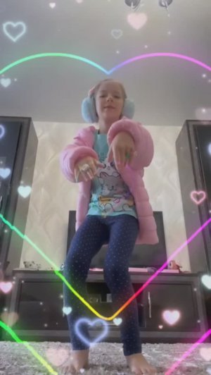 а в глазах сердечки