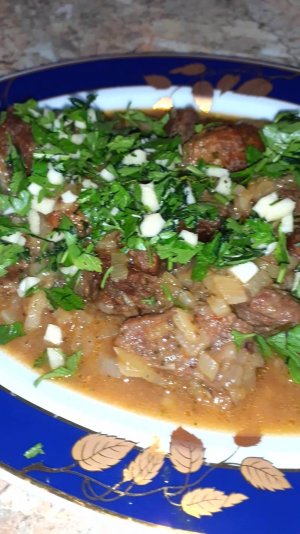 МЯСО В СПЕЦИЯХ С МАРИНОВАНЫМ ЛУКОМ В ДУХОВКЕ. Рецепт вкусного ужина.