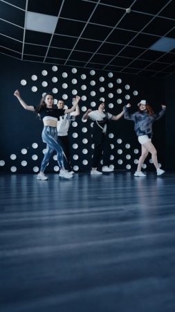 Теперь мы будем ещё и танцевать) С такими очаровательными хореографами - учение просто кайф!