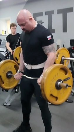 Бицепс стоя 70 кг на 10 раз💪💪💪