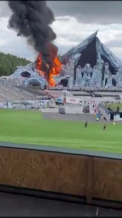 Главная сцена бельгийского музыкального фестиваля Tomorrowland полностью сгорела. Упс. 🔥