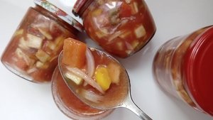 Рецепт салата «Анкл Бенс» на зиму из кабачков, помидоров, перца и лука