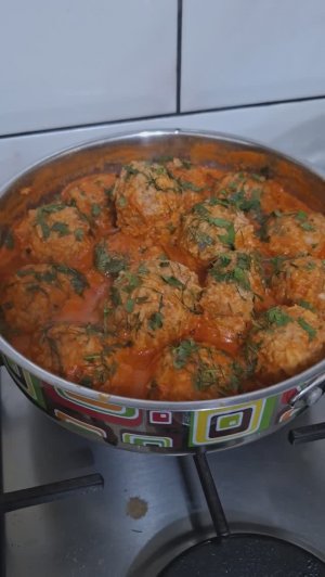 Творожная запеканка, тефтели в соусе