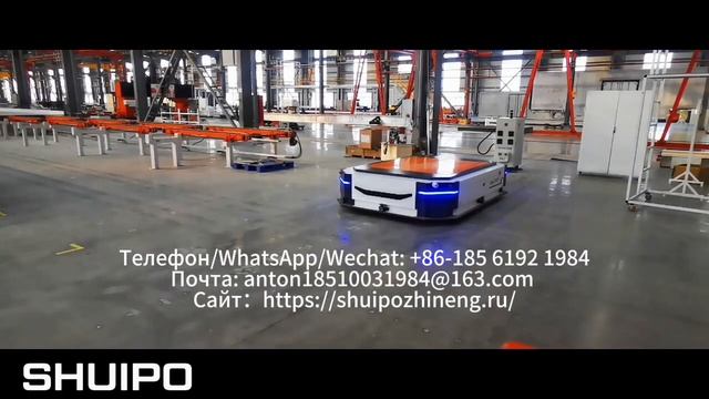 AGV автоматически перемещается к источнику питания для зарядки.