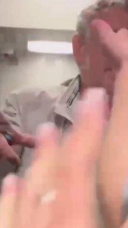 Мужчина ворвался в квартиру к девушке