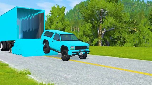 Бортовой грузовик McQueen Transportation с грузовиком - против автомобиля