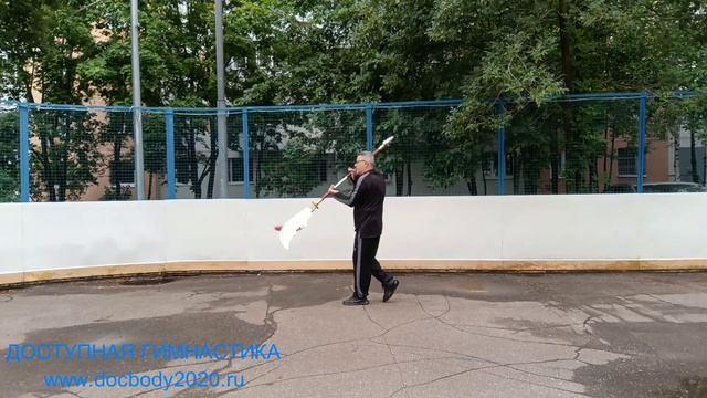 Разминка со спортивной алебардой Гуань дао (14)