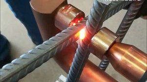 Контактная сварка арматуры на сварочных клещах PEI-POINT