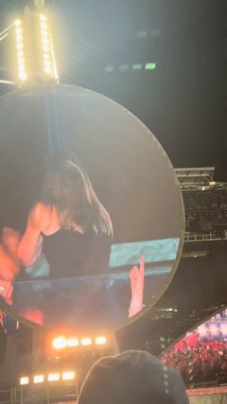 Мем дня: группа Coldplay случайно разоблачили измену CEO IT-компании прямо на концерте