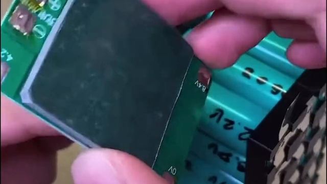 Золотой аккумулятор получился