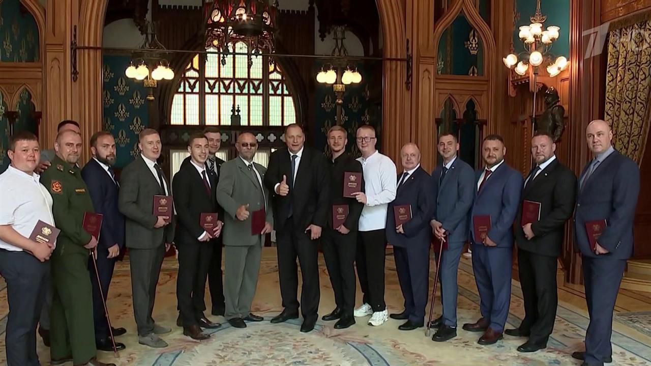 В МГИМО торжественно вручили дипломы ветеранам СВО