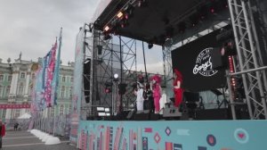 "От улыбки" - Trio EasyTone (выступление на Дворцовой площади, май 2025)