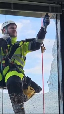 «Галерея Чижова» намеренно отказалась от компенсации за поврежденные стекла после атаки БПЛА. 👍