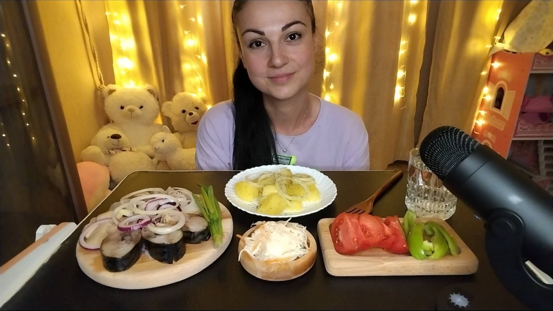 Мукбанг🐟Скумбрия, Селёдка, Картошка с луком 🤤🥗 Отвечаю на вопросы 🥰 смотреть онлайн