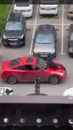 ‼️В ЖК «Белая дача Парк» прямо на парковке происходило выяснение отношений‼️